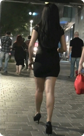 黑色包臀黑色高跟鞋的美女