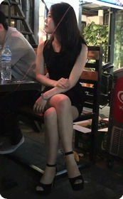 黑色高跟黑色包臀的气质MM