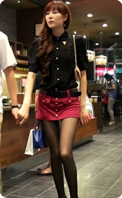 小黑高跟的黑丝红热裤的漂亮MM