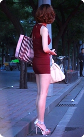 好搔的两个美女,翘臀超短紧身连衣裙,身材超赞