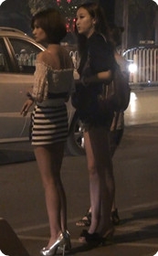 在等出台的几个长腿美女