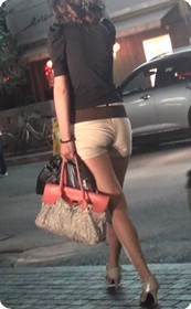 是热裤紧还是臀部翘?