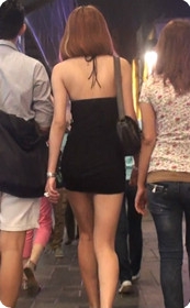 少妇你穿的好暴露呢