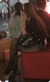 牛仔热裤,条纹丝袜,好诱惑