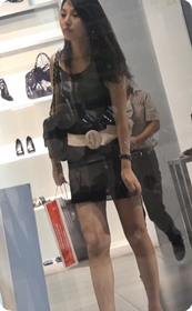 短裙轻熟女,换鞋全过程