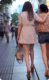 美女身边貌似都有个丑女