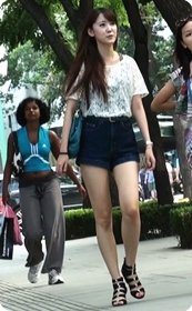 牛仔高腰热裤,狐狸般的美人