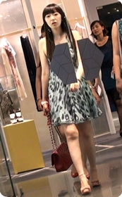 漏背连衣裙,气质少妇