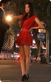 红色连衣裙肉丝MM,裙子太短了