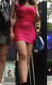 跟拍红色包臀裙丰满翘臀美女