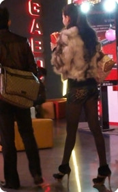 跟拍高跟长腿小少妇