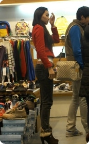 红衣OL装,牛仔女