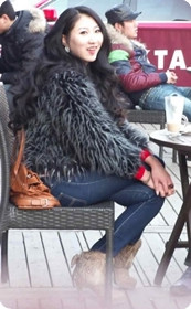 紧身牛仔美臀,小妞笑的我发麻