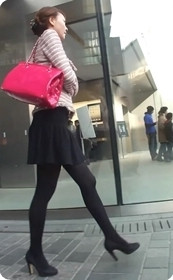 苹果专卖店偶遇高气质短裙黑丝女