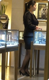 高档表行的黑丝导购