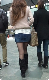 清纯黑丝MM上电梯