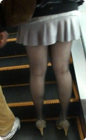 花裙黑丝小高跟