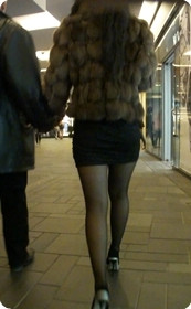 老外身边的黑丝贵妇