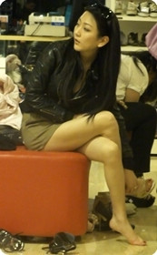 少妇选高跟勾引男人