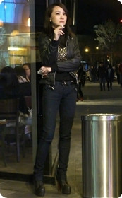 牛仔美女,请给我一支烟