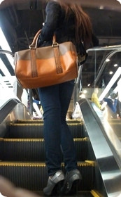 长腿牛仔成熟少妇