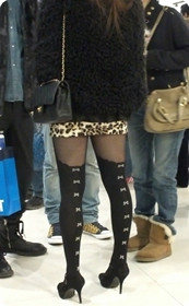 黑丝长靴少妇,不硬不行啊