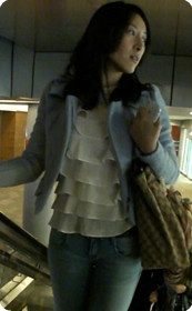 牛仔把臀部包的好紧噢