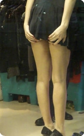 当众换衣,屁股清晰可见