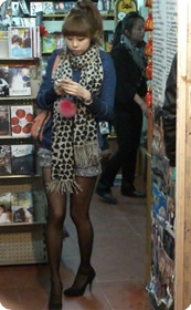 4遇此女,热裤黑丝好诱惑