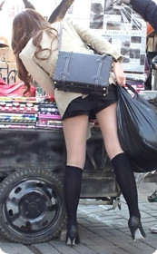 街拍短丝袜,你这也太风骚了吧