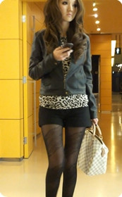 街拍丝袜,洋娃娃美女性感黑丝