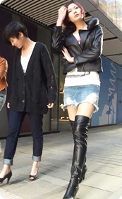 牛仔短裙小高跟