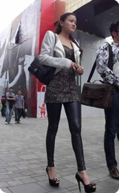 1.76模特身材街拍,你猜她的职业是什么,结果很意外