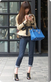 街拍长腿美女之牛仔高跟的诱惑