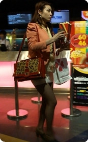 大屁股包臀黑丝少妇