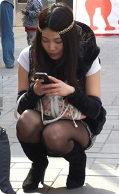 黑丝MM,以后蹲着要小心噢