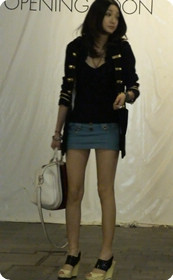 牛仔短裙,让人想入非非的美腿