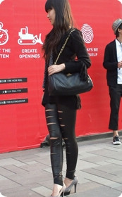 据说很少有人能抵挡这种紧身皮裤包臀的诱惑