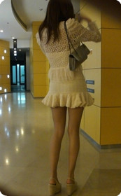 穿这么短的裙子,是件很危险的事