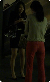 街拍呢绒包臀靓丽小少妇