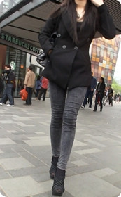 街拍街头牛仔美女,高跟长腿十足诱惑