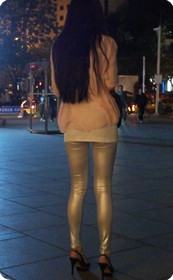 街拍无法抗拒的紧身高跟美腿