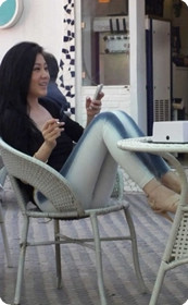 极品少妇的紧身裤,翘臀清晰可见