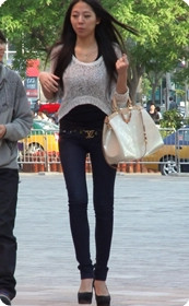 高跟紧身牛仔长腿美女,穿着肉丝噢