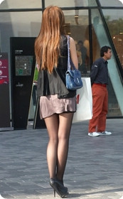 超长街拍高跟黑丝美女,好想把你拥入怀中