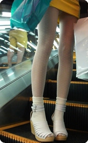 没有男人能抗拒这样的女人,白丝短裙包臀美女