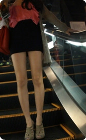 电梯短裙少妇