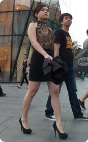 高跟黑裙成熟少妇