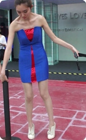 现在的OL,都喜欢这样穿着勾引老板吗