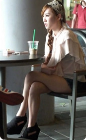 星巴克街拍时尚小妹